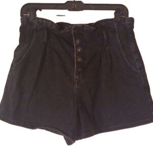 𝅺american Eagle faded black button Fly paperbag waist shorts. Size 8.